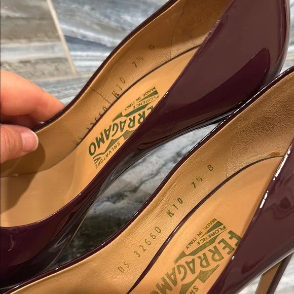 Salvatore Ferragamo Size 7.5 B Burgundy Patent Leather Pumps - Picture 17 of 17